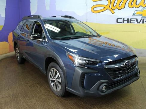 Used 2025 Subaru Outback Premium w/ Popular Package #1A image 4