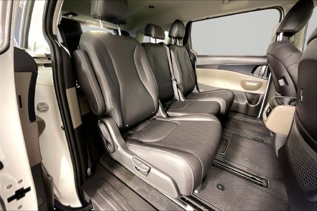 New 2027 Kia Carnival LXS FWD image 11