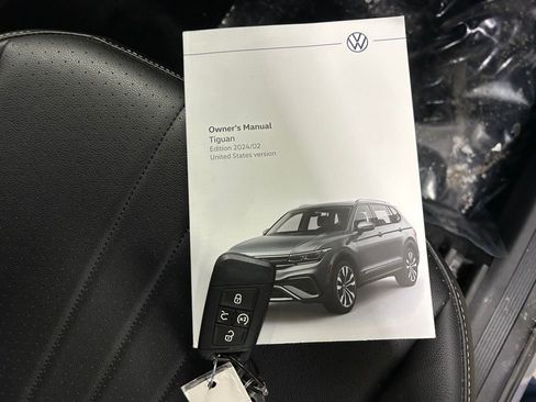Used 2024 Volkswagen Tiguan Wolfsburg Edition image 29