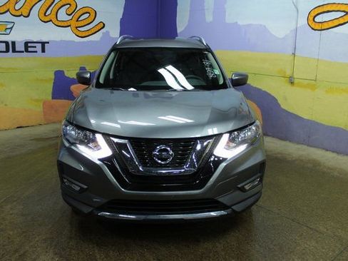 Used 2017 Nissan Rogue SV image 3