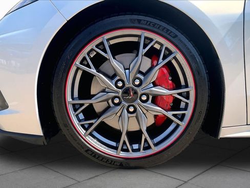 Used 2024 Chevrolet Corvette Stingray Preferred Conv w/ Z51 Performance Package RWD image 10
