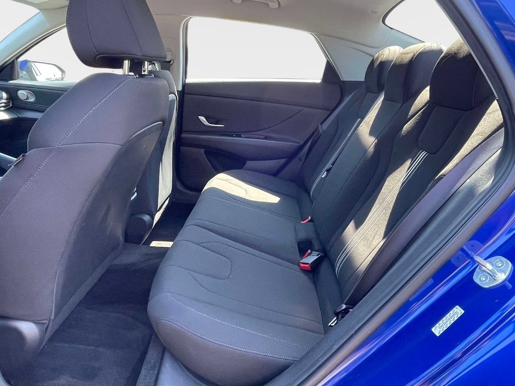 Used 2023 Hyundai Elantra SEL w/ Convenience Package FWD image 10