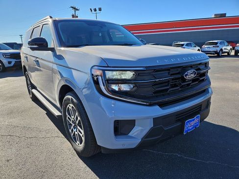 New 2026 Ford Expedition Active image 2