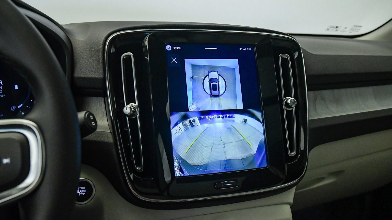 Certified 2026 Volvo XC40 B5 Plus AWD/4WD image 22