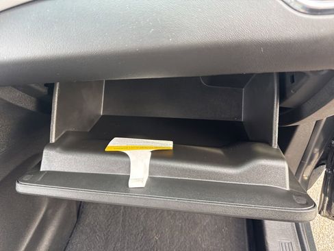 Used 2020 Chevrolet Equinox LT w/ Driver Convenience Package image 13