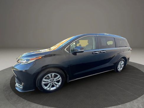 Used 2022 Toyota Sienna Platinum AWD/4WD image 8
