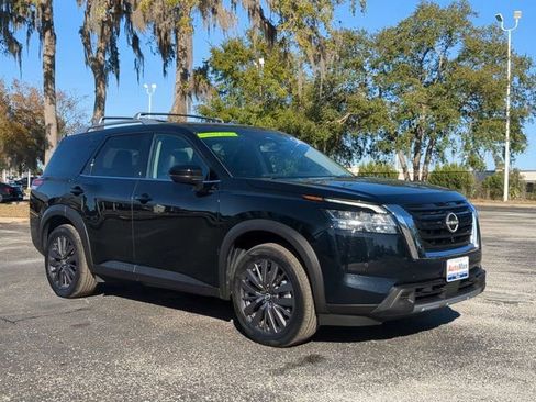 Used 2023 Nissan Pathfinder SL w/ SL Premium Package image 2