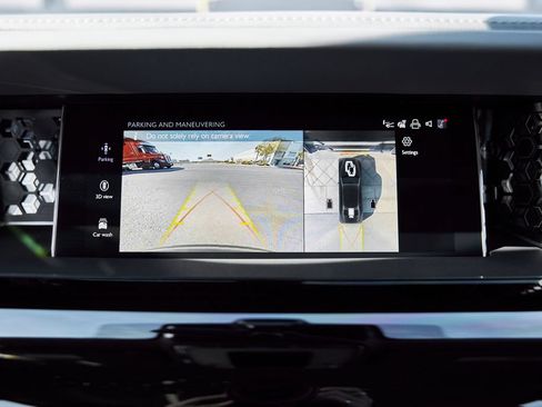 Used 2025 Rolls-Royce Phantom Sedan RWD image 88