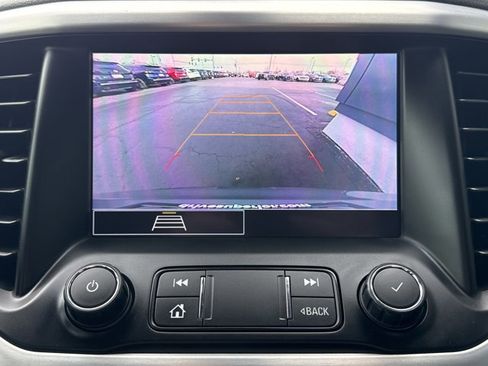 Used 2022 GMC Acadia SLE w/ Driver Convenience Package image 9