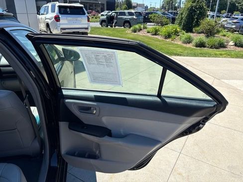 Used 2016 Toyota Camry XLE FWD image 32