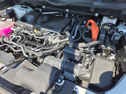 Used 2025 Toyota RAV4 XLE AWD/4WD image 23