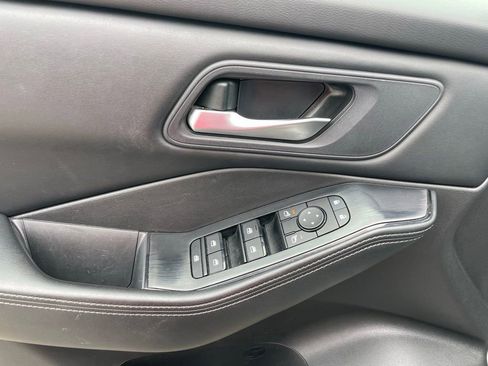 Used 2024 Nissan Rogue SV AWD/4WD image 11