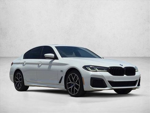 Used 2022 BMW 530e w/ M Sport Package RWD image 3