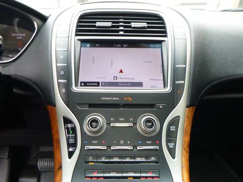 Used 2019 Lincoln Nautilus Select AWD/4WD image 13