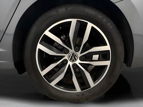 Used 2025 Volkswagen Jetta SE FWD image 27