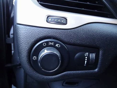 Used 2017 Jeep Cherokee Sport image 16