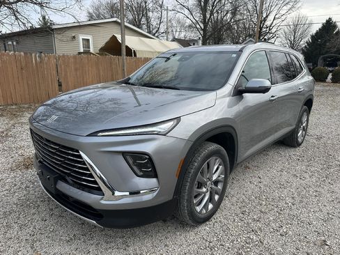 Used 2025 Buick Enclave Preferred image 1