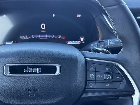 Certified 2024 Jeep Grand Cherokee L Laredo image 28