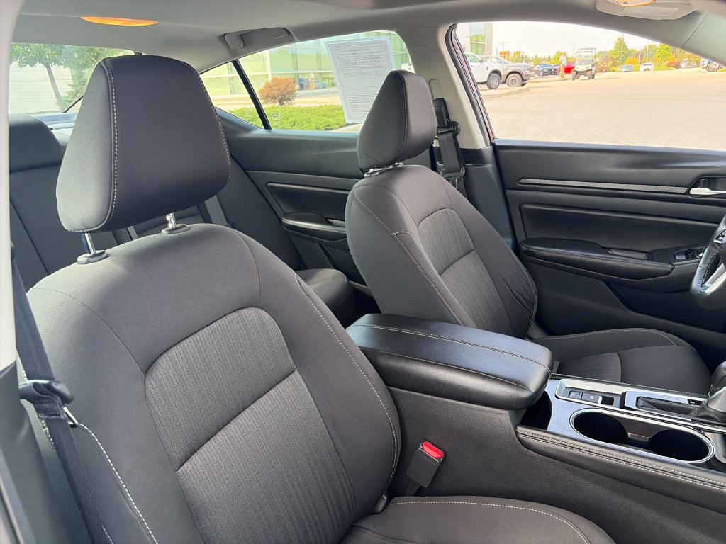 Used 2024 Nissan Altima 2.5 SV w/ SV Premium Package FWD image 12