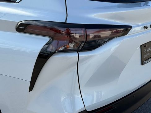 Used 2023 Toyota Sienna XLE image 12