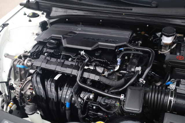 Used 2025 Hyundai Elantra Limited FWD image 7
