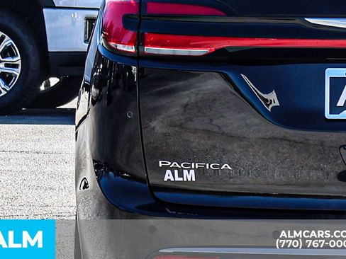 Used 2024 Chrysler Pacifica Touring-L FWD image 13