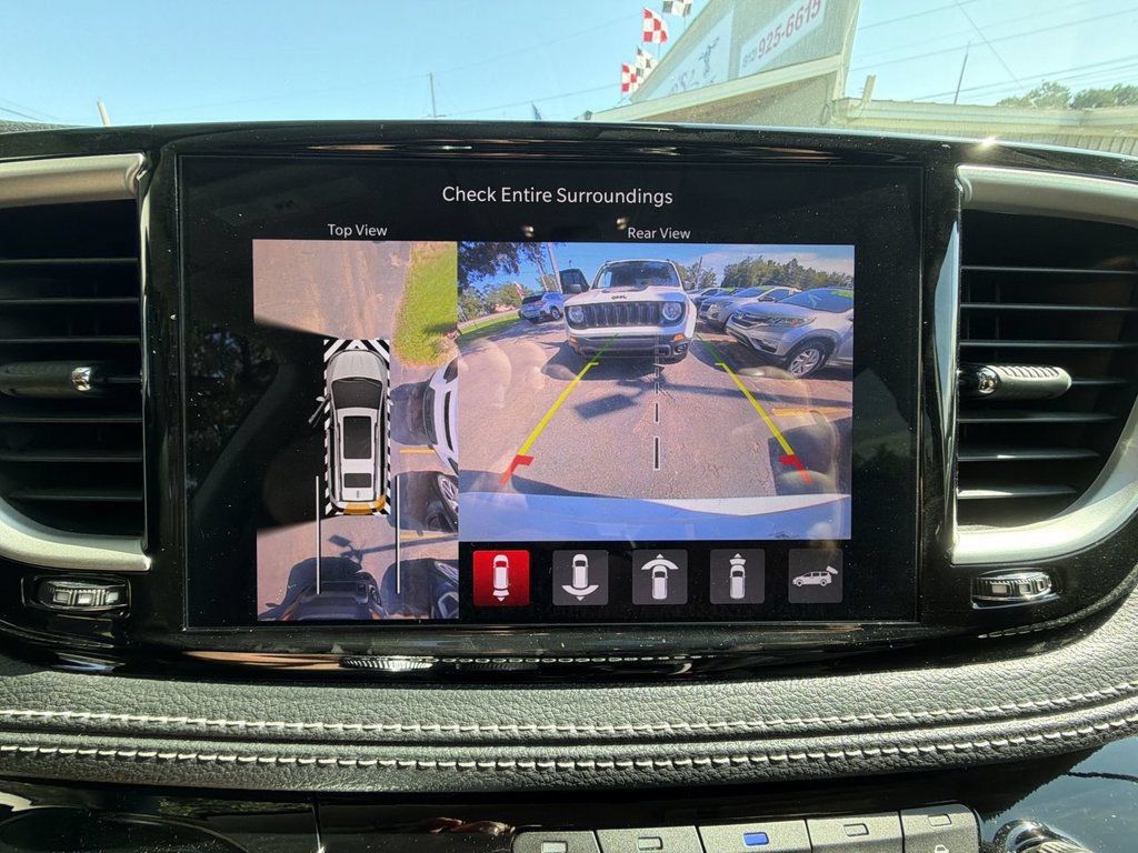 Used 2024 Chrysler Pacifica Touring-L FWD image 18