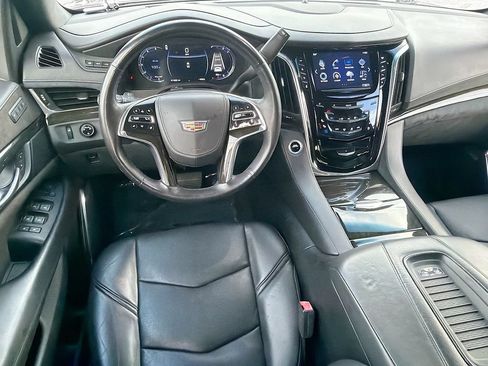 Used 2018 Cadillac Escalade Platinum AWD/4WD image 18