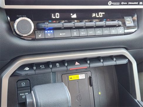 Used 2023 Toyota Tundra Limited image 19