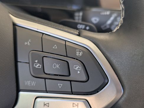 Used 2024 Volkswagen Atlas SE image 32