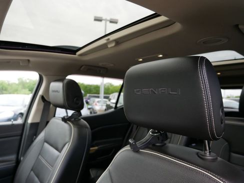 Used 2019 GMC Acadia Denali w/ Technology Package AWD/4WD image 22