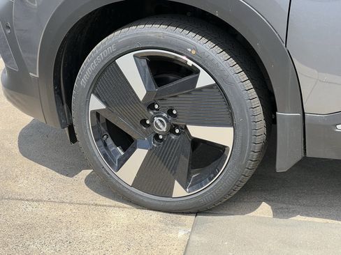 New 2025 Nissan Kicks SR image 3