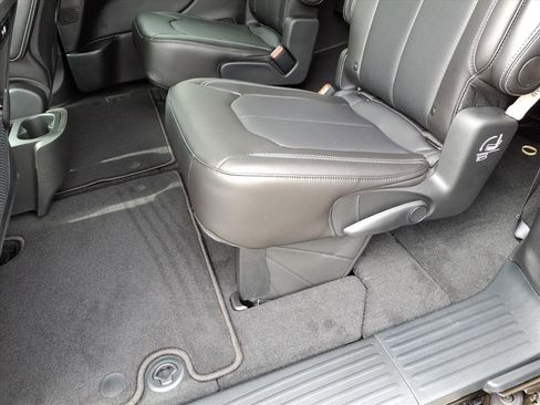 New 2026 Chrysler Pacifica Select image 32