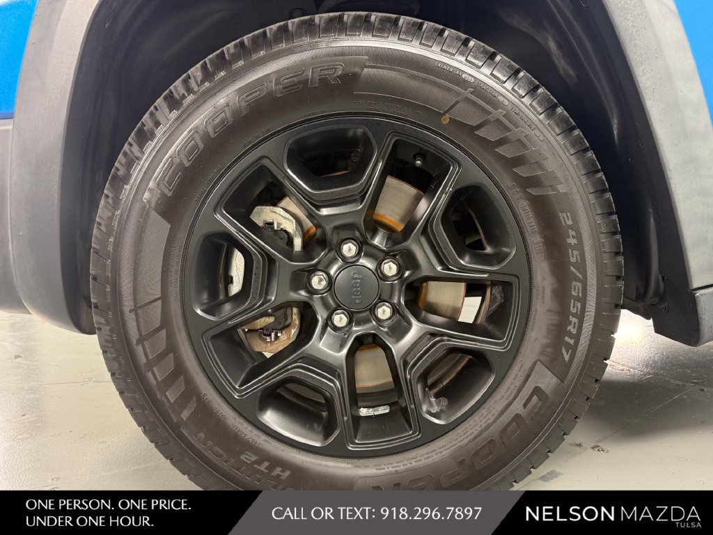 Used 2019 Jeep Cherokee Trailhawk w/ Comfort/Convenience Group AWD/4WD image 11