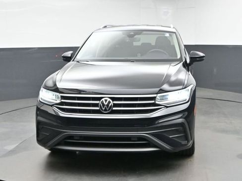 Used 2023 Volkswagen Tiguan SE FWD image 3