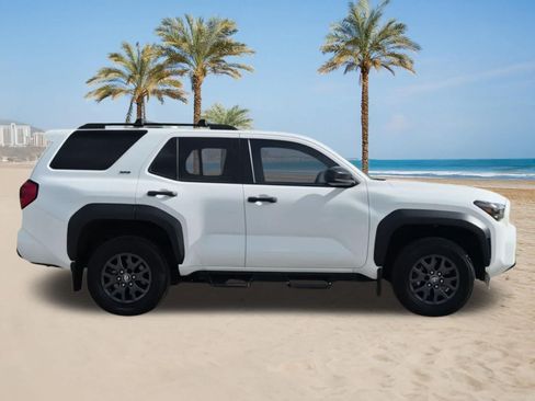 Used 2025 Toyota 4Runner SR5 AWD/4WD image 9