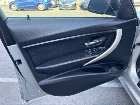 Used 2016 BMW 320i Sedan RWD image 9