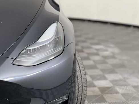 Used 2025 Tesla Model Y Long Range AWD/4WD image 7