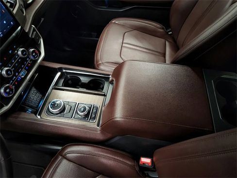 Used 2024 Ford Expedition Limited image 33
