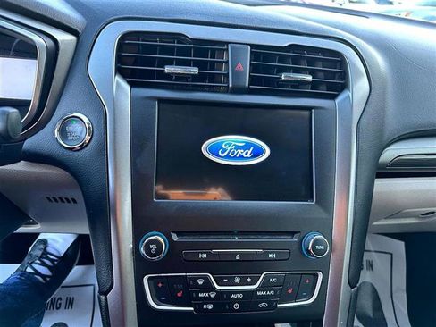 Used 2017 Ford Fusion SE w/ Fusion SE Technology Package image 13