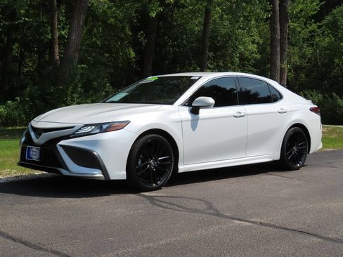 Used 2021 Toyota Camry XSE FWD image 27