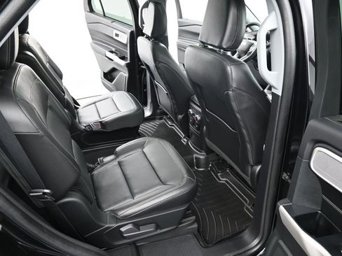 Used 2022 Ford Explorer Limited w/ Equipment Group 301A image 34