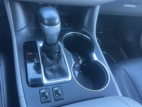 Used 2018 Toyota Highlander XLE AWD/4WD image 13