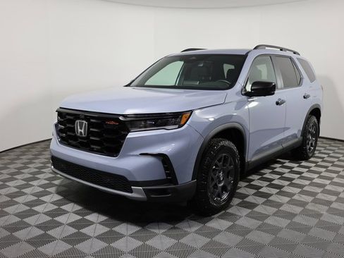 Used 2024 Honda Pilot TrailSport image 1