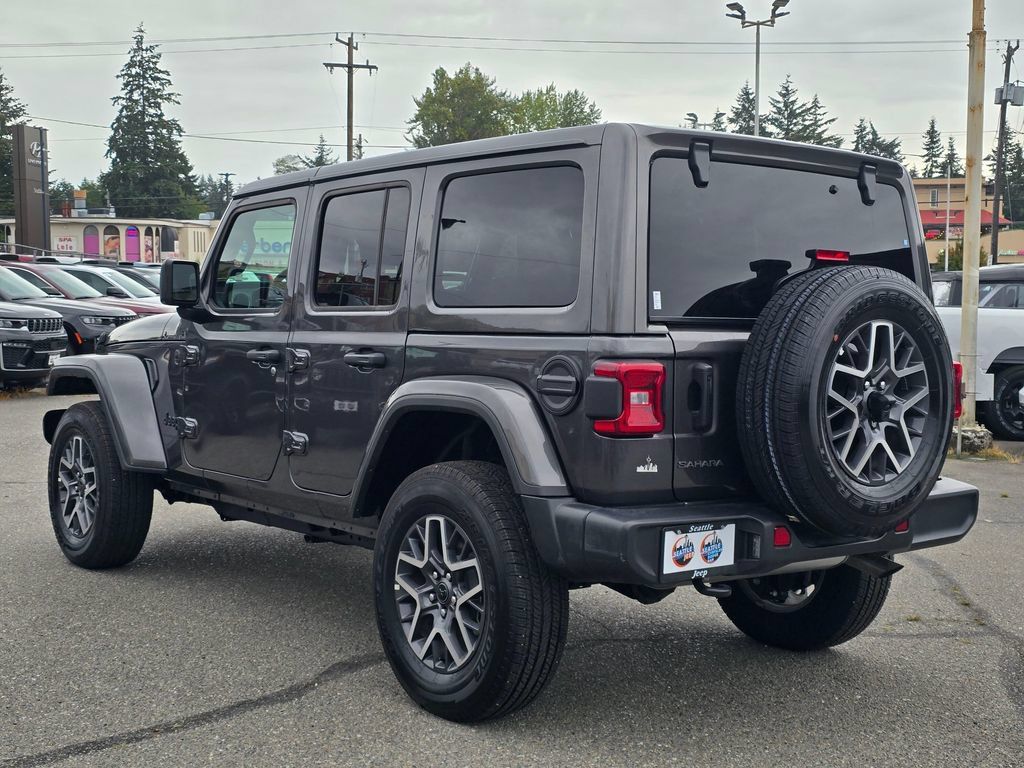 Used 2025 Jeep Wrangler Unlimited Sahara AWD/4WD image 6
