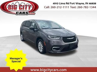 Used 2023 Chrysler Pacifica Touring-L FWD video 1