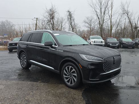 Used 2025 Lincoln Aviator AWD image 46