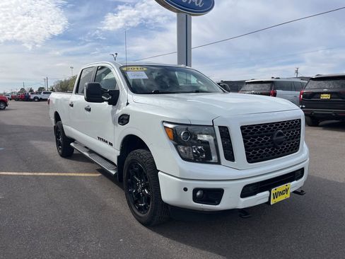 Used 2018 Nissan Titan SV w/ SV Convenience Package AWD/4WD image 4