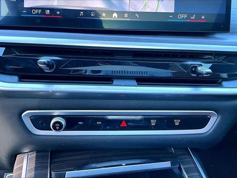 Used 2025 BMW X7 M60i AWD/4WD image 27