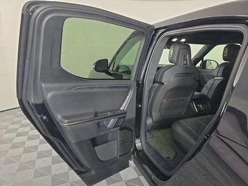 Used 2022 Rivian R1T Adventure image 17